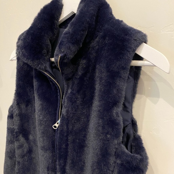 J. Crew Mercantile Navy Blue Faux Fur Zip Up Vest Small - Picture 4 of 16
